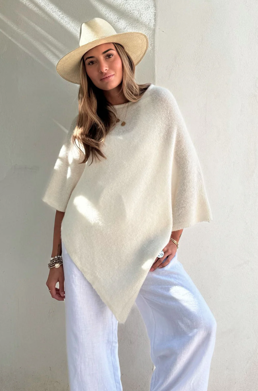 poncho_alpaga_bettany_sina_and_co