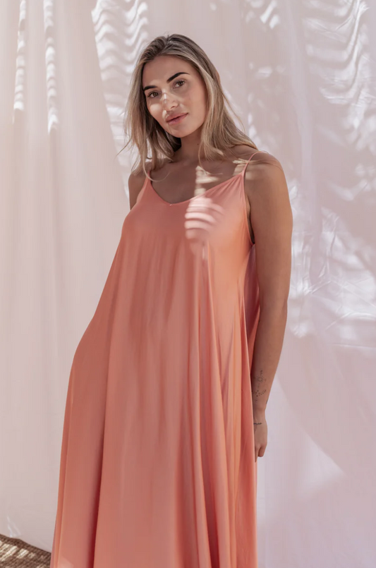 robe_abricot_satin_radiance_sina_and_co