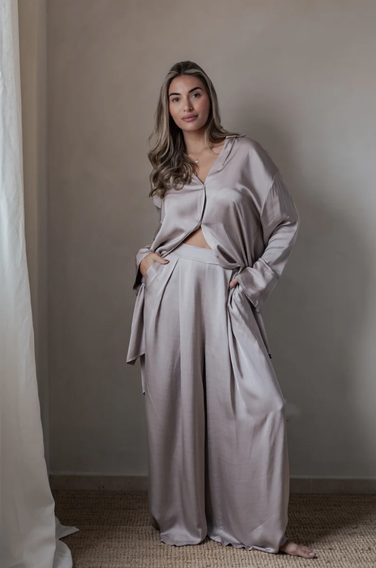pantalon_rose_argent_satin_fluide_sina_and_co