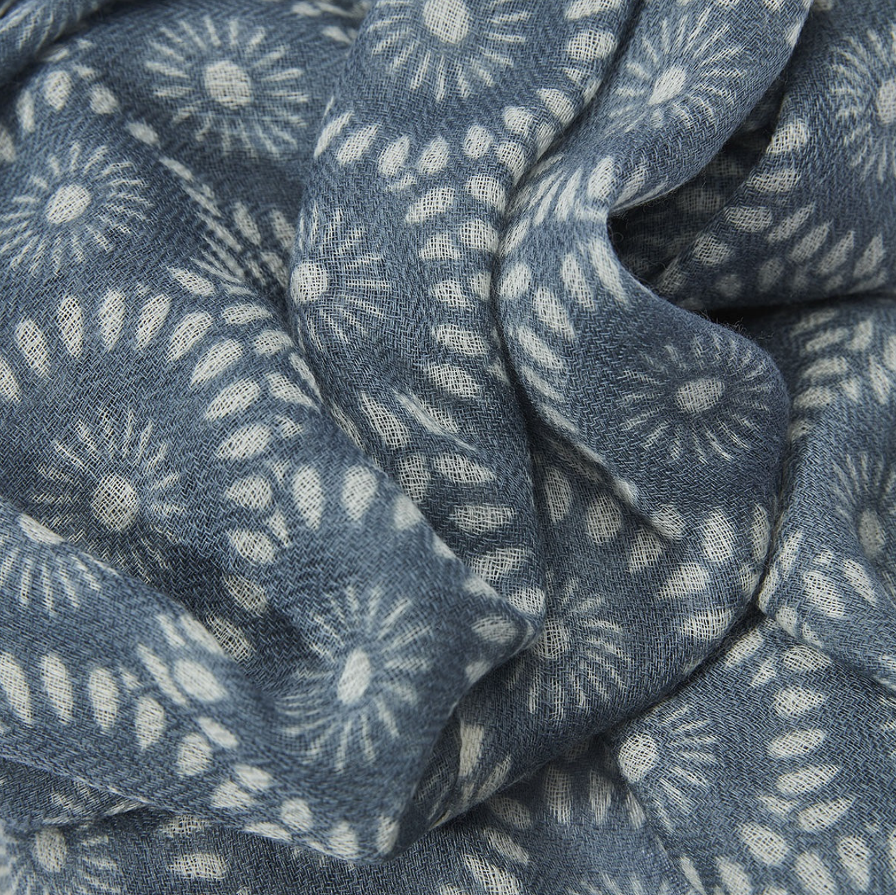 wool_scarf_bleu
