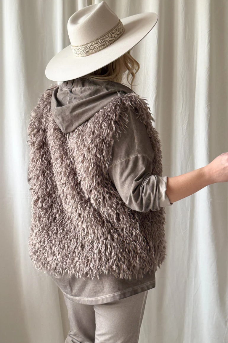gilet_taupe_furry_fourrure_sina_and_co