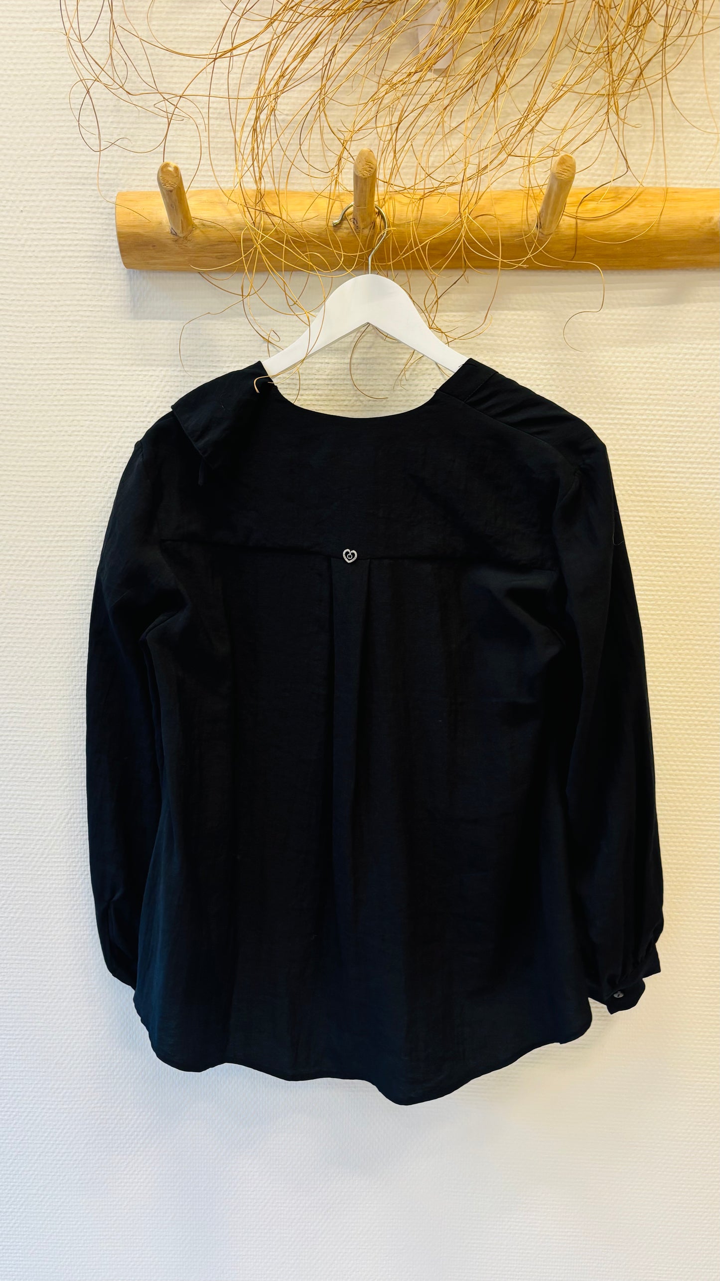 haut_volant_noir_sina_and_co