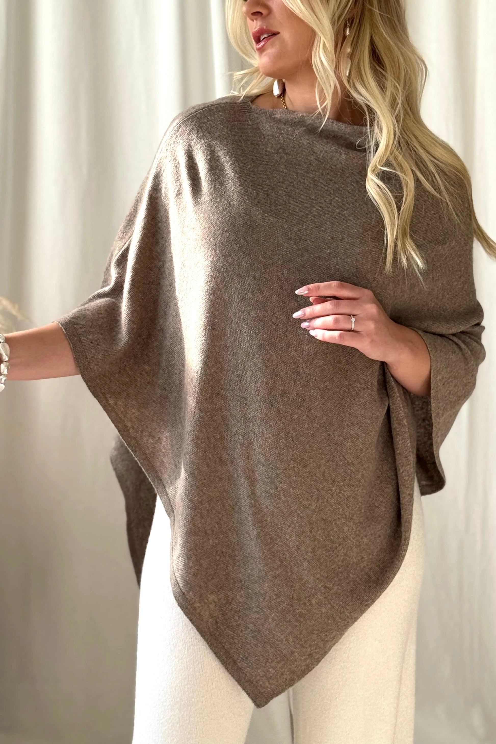 Poncho_dawn_sina_and_co_taupe_cachemire