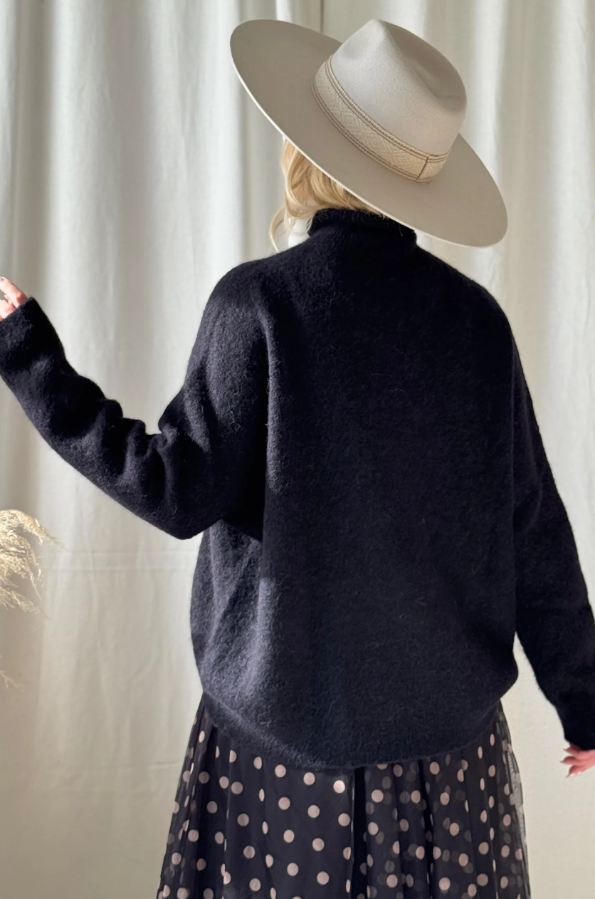 pull_katarine_noir_sina_and_co_bypias