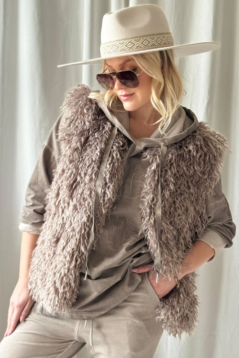 veste_taupe_furry_fourrure_sina_and_coi