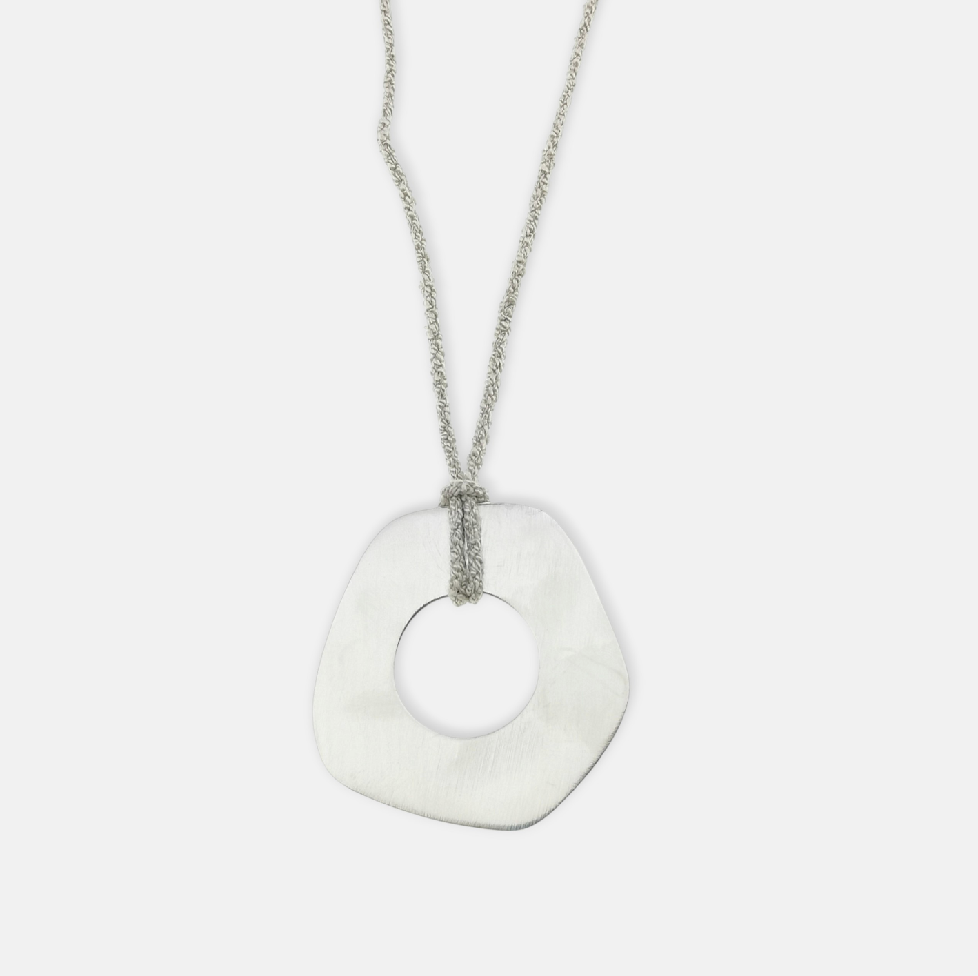 silver_necklace