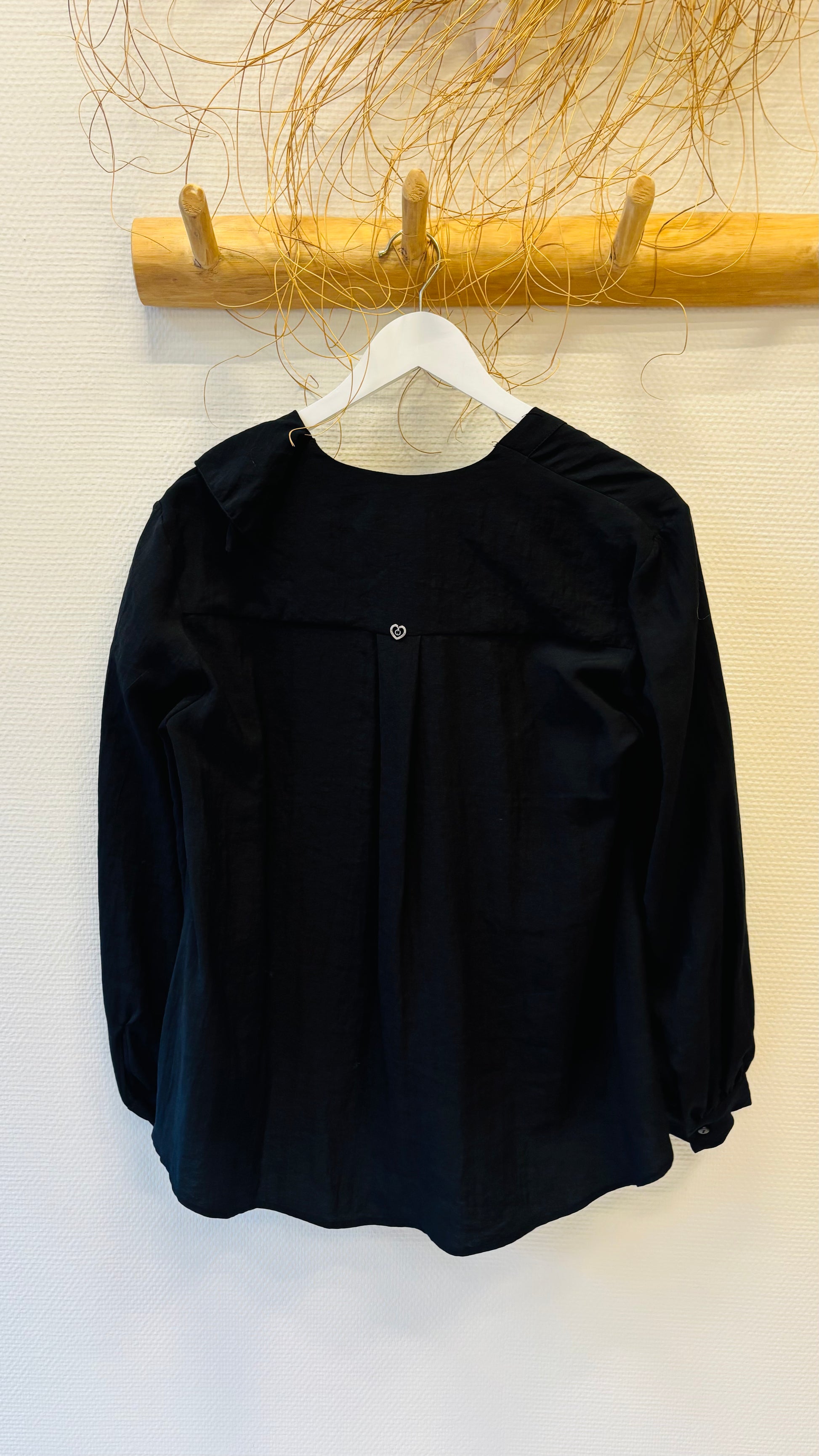 haut_volant_noir_sina_and_co