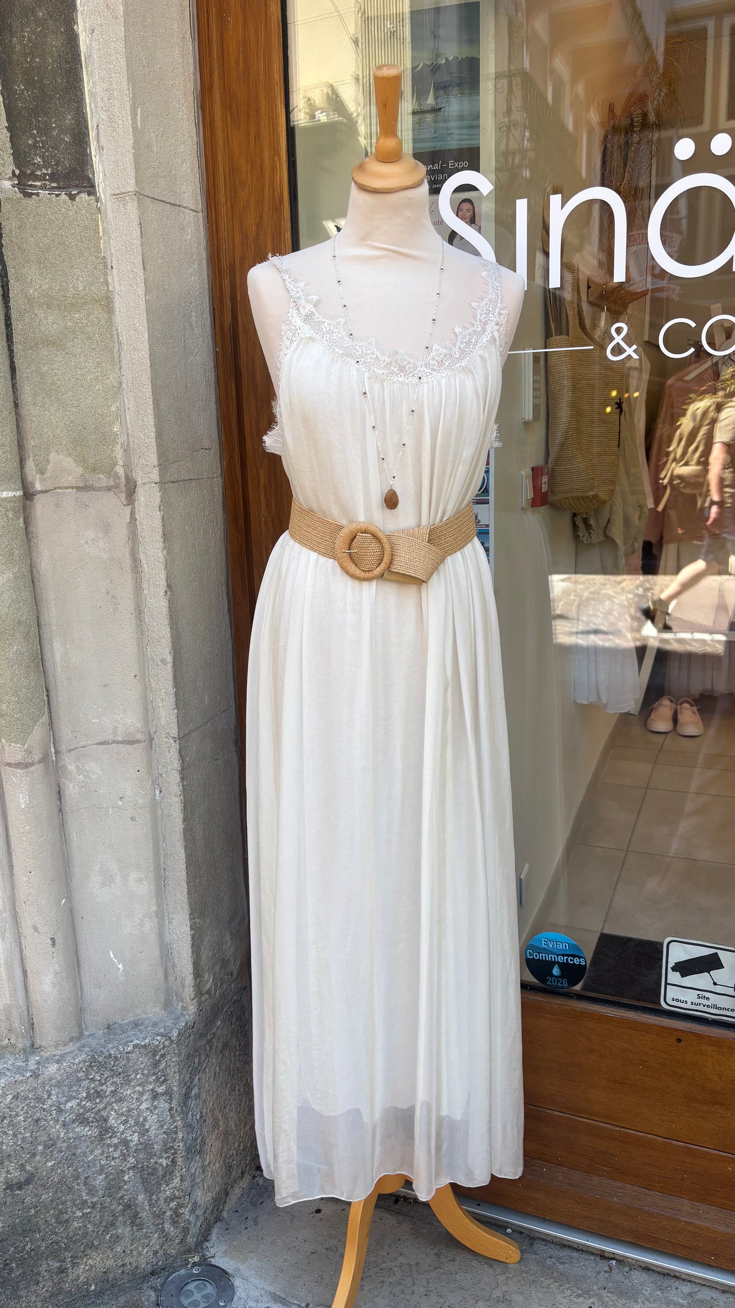 robe_dentelle_sina_and_co